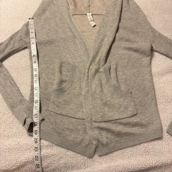 Lululemon Gray Cabin Yogi Wrap
Heathered Medium Grey Hooded Cardigan Sweater - Picture 5 of 13